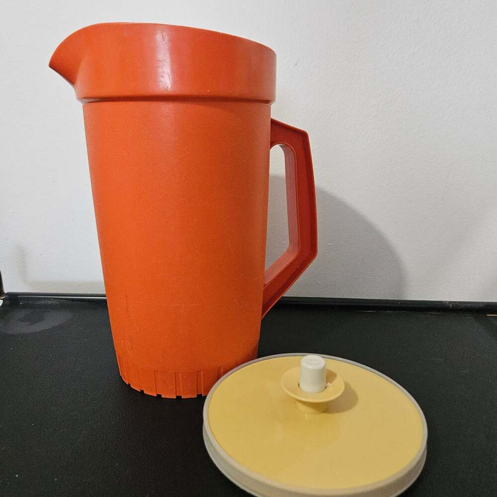 Tupperware Vintage 2 Quart Pitcher Orange Push Button Lid